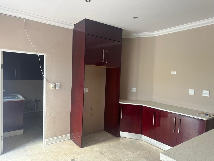 6 Bedroom Property for Sale in Cashan North West